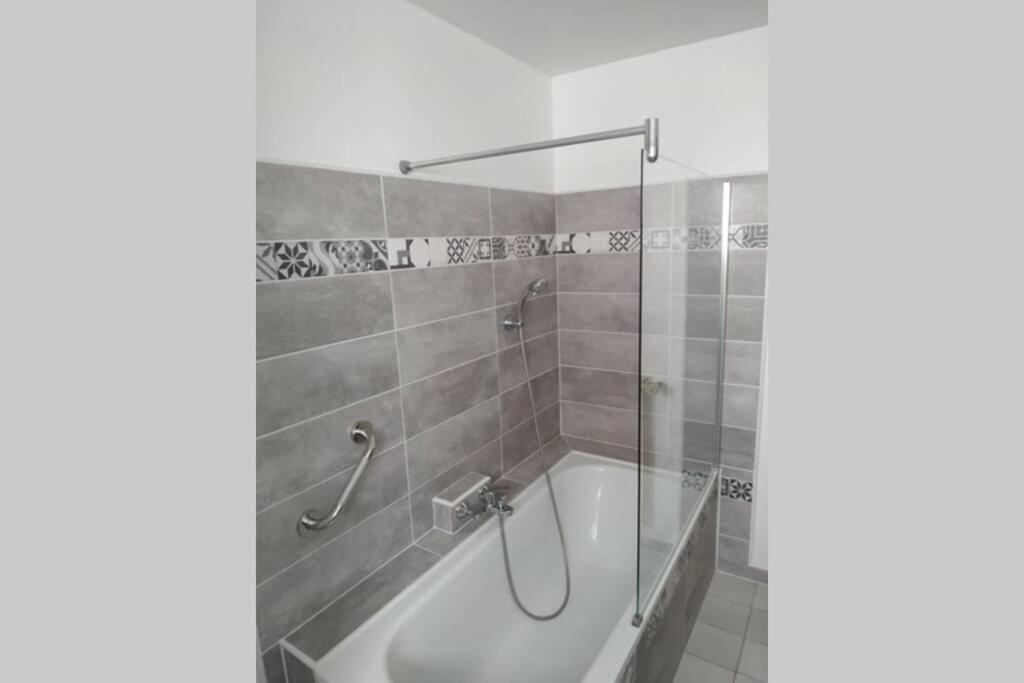 Appartement T3 Spacieux Avec Vue Sur L'Etang De Thau Au 1Er Etage D'Une Villa - Entree Independante Sete Ngoại thất bức ảnh